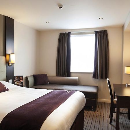 Premier Inn London Heathrow M4/J4 Hillingdon Eksteriør bilde