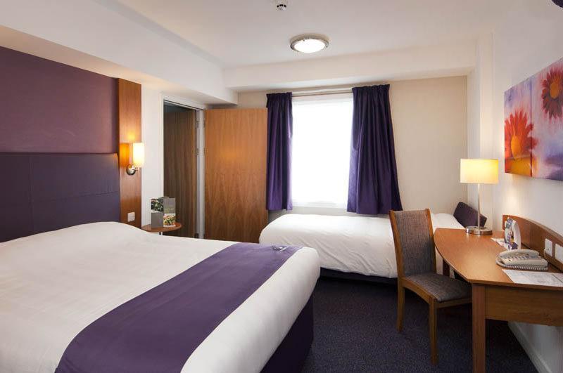 Premier Inn London Heathrow M4/J4 Hillingdon Eksteriør bilde