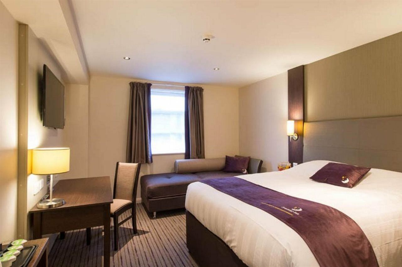 Premier Inn London Heathrow M4/J4 Hillingdon Eksteriør bilde