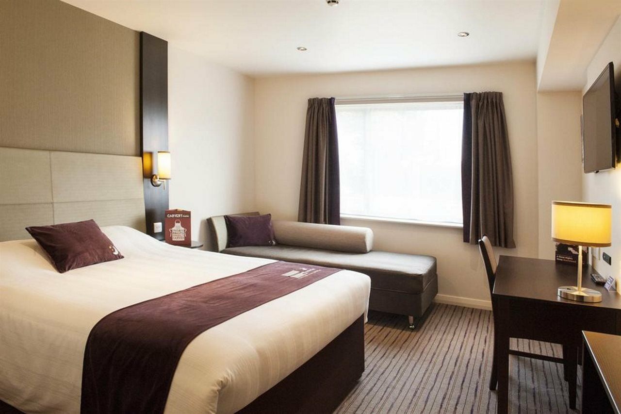 Premier Inn London Heathrow M4/J4 Hillingdon Eksteriør bilde