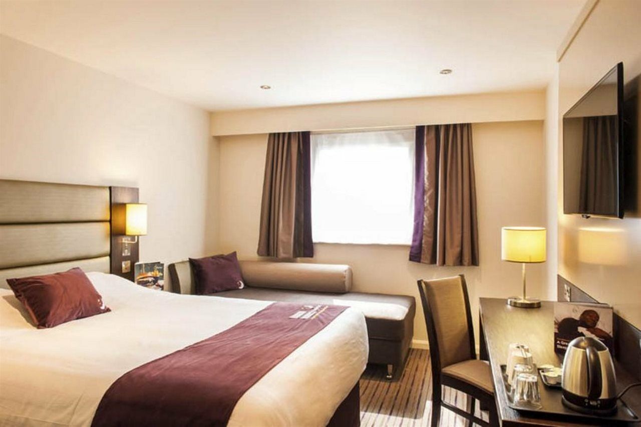 Premier Inn London Heathrow M4/J4 Hillingdon Eksteriør bilde