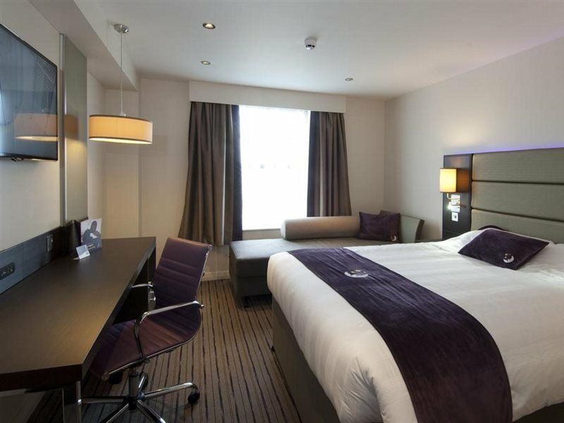 Premier Inn London Heathrow M4/J4 Hillingdon Eksteriør bilde